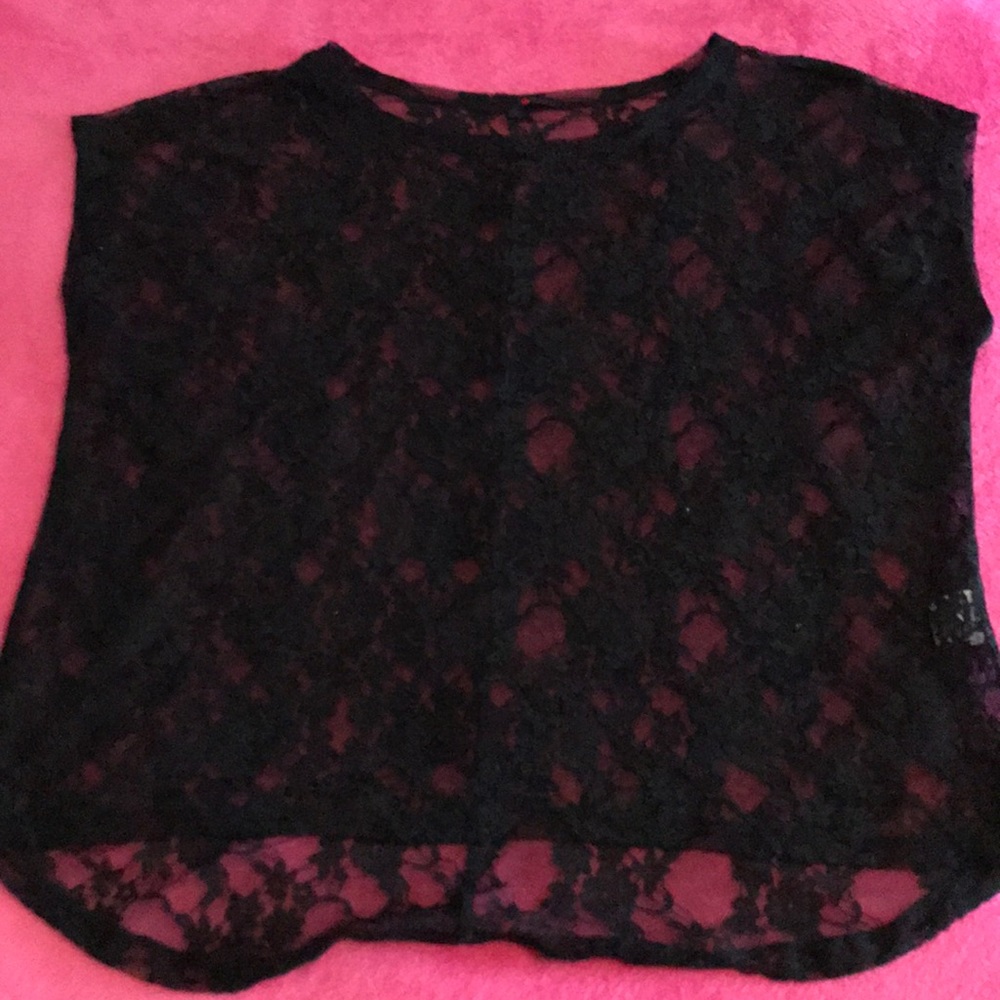 Black lace high low dressy shirt w/ short sleeves